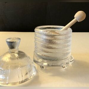 L. E. Smith Glass Beehive Honey Pot footed clear glass with Lid & wooden dipper